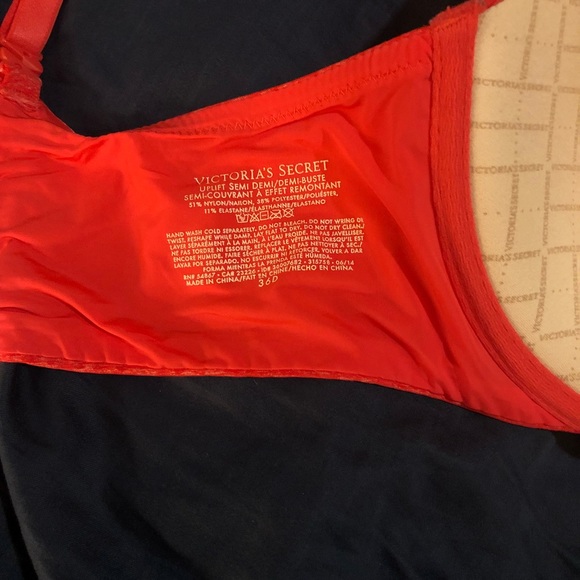 Victoria’s Secret Bra - Picture 2 of 8